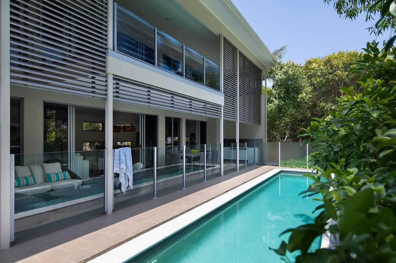 Yaroomba Beach House contacts