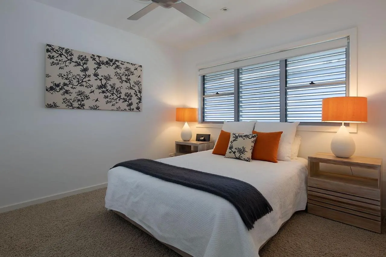 Yaroomba Beach House 0*,